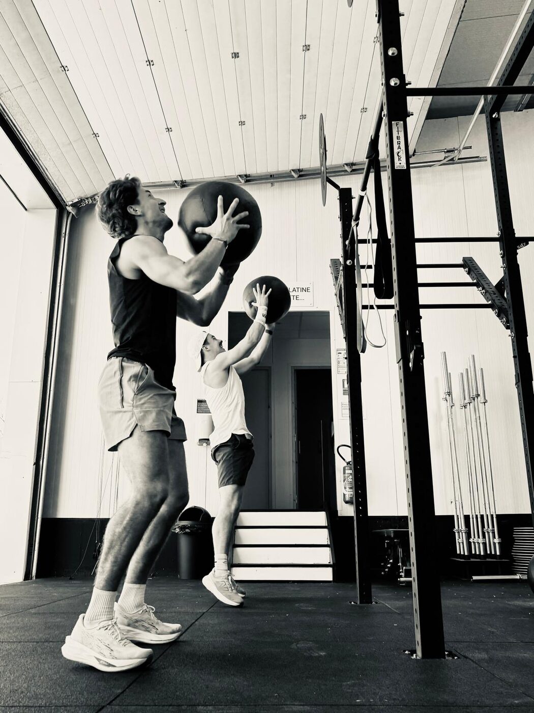 Cours de cross training avec wall balls à La Salle de Gym, Canéjan